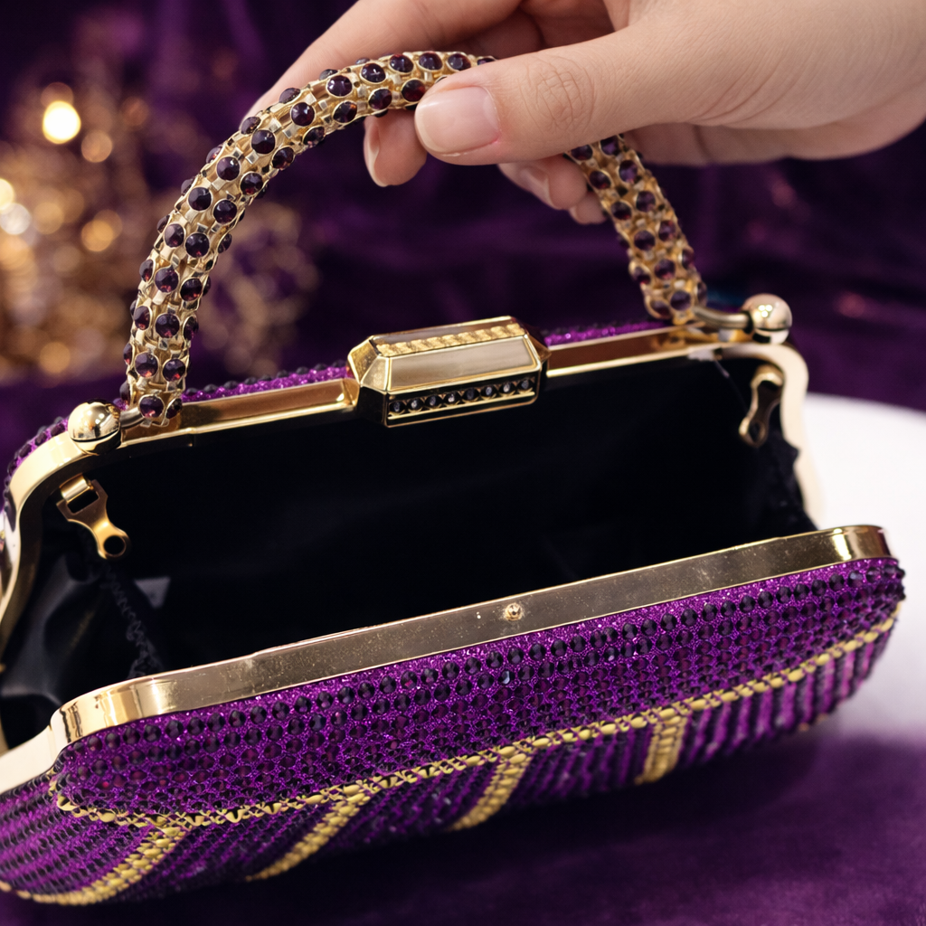 Émeraude Royale – Crystal Evening Clutch with Sculpted Handle