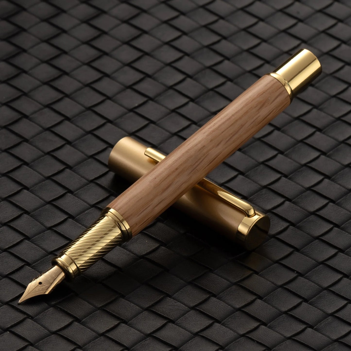 VELORÉ Signature Pen – Sandalwood Edition
